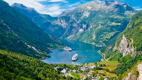 Norwegen Geiranger Fjord Kreuzfahrtschiffe